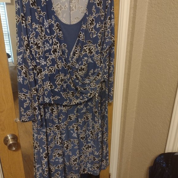 Beautiful wrap style dress - Picture 4 of 6